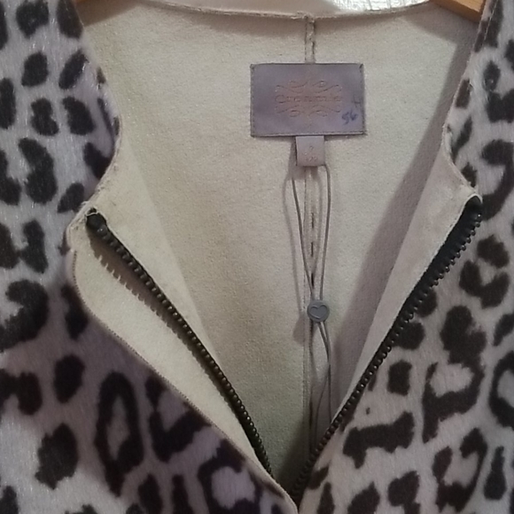 Child's Faux Animal Print Jacket - Picture 3 of 4
